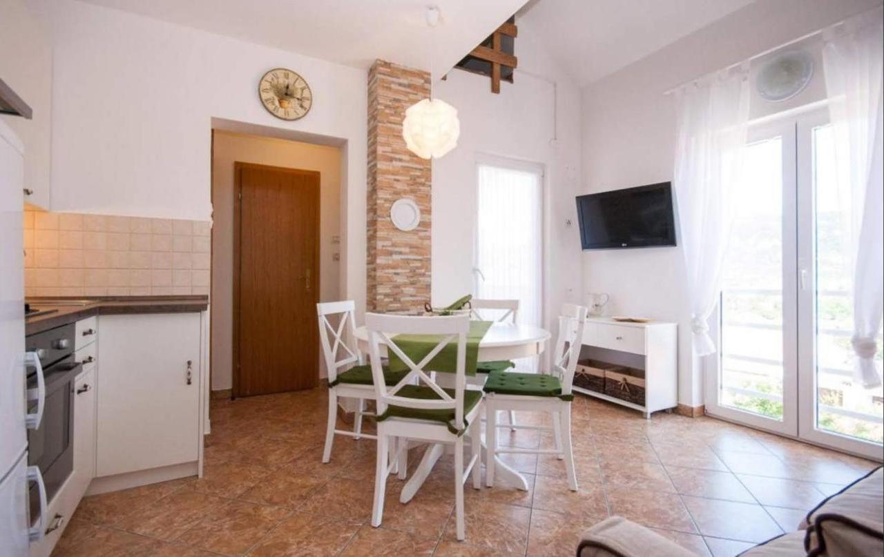 Apartment Helmut With Sea View Baška Extérieur photo